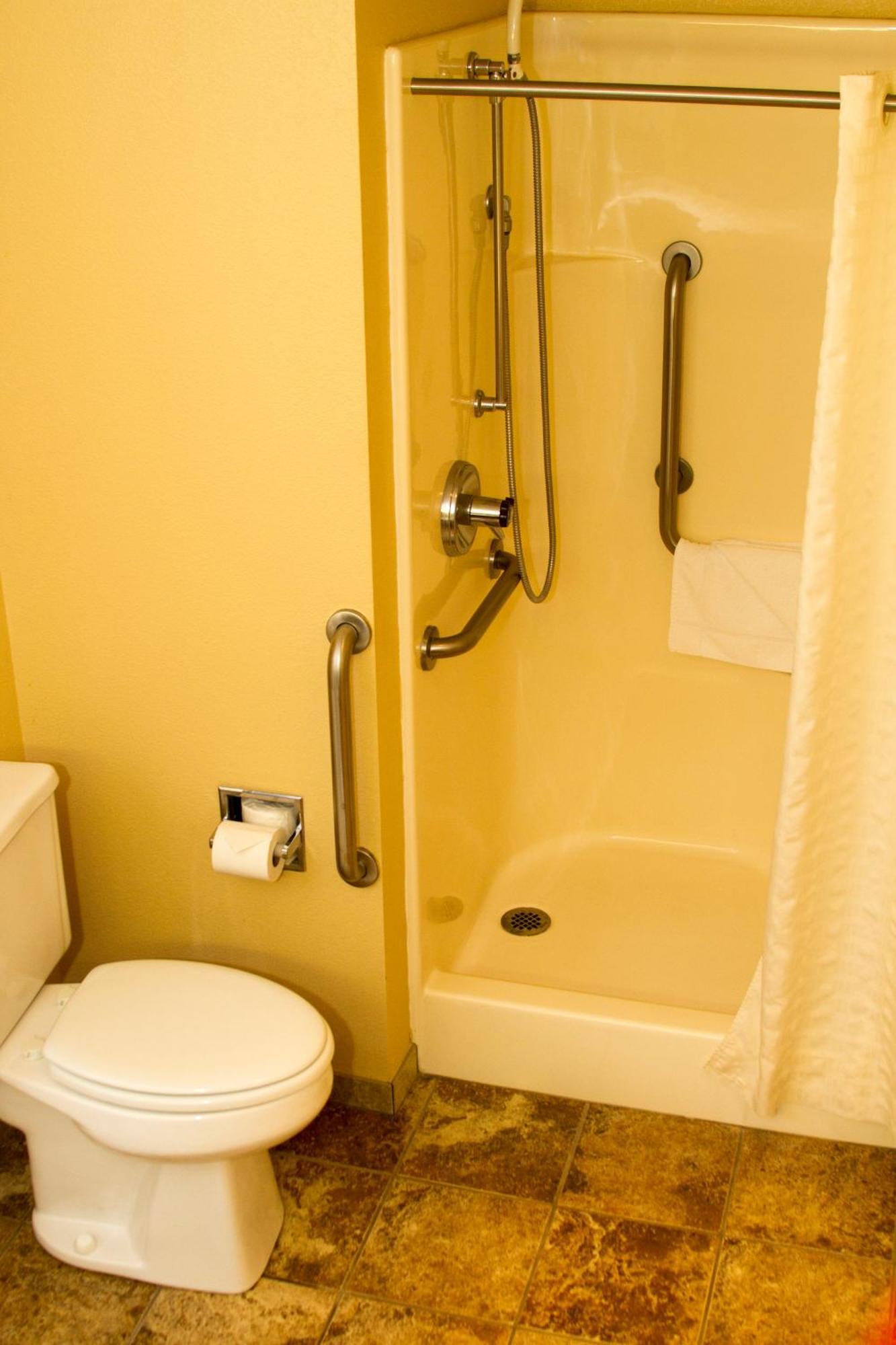 Cottonwood Inn & Suites Phillipsburg Room photo